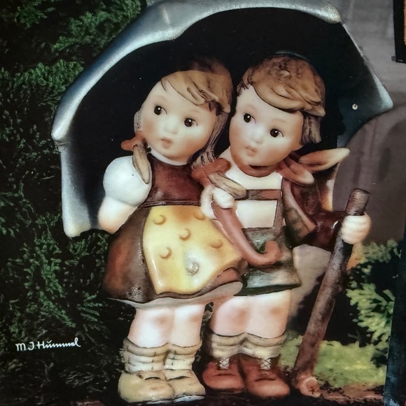 M.J. HUMMEL Collector Plate Little Companions “Stormy Weather" - Picture 2 of 7